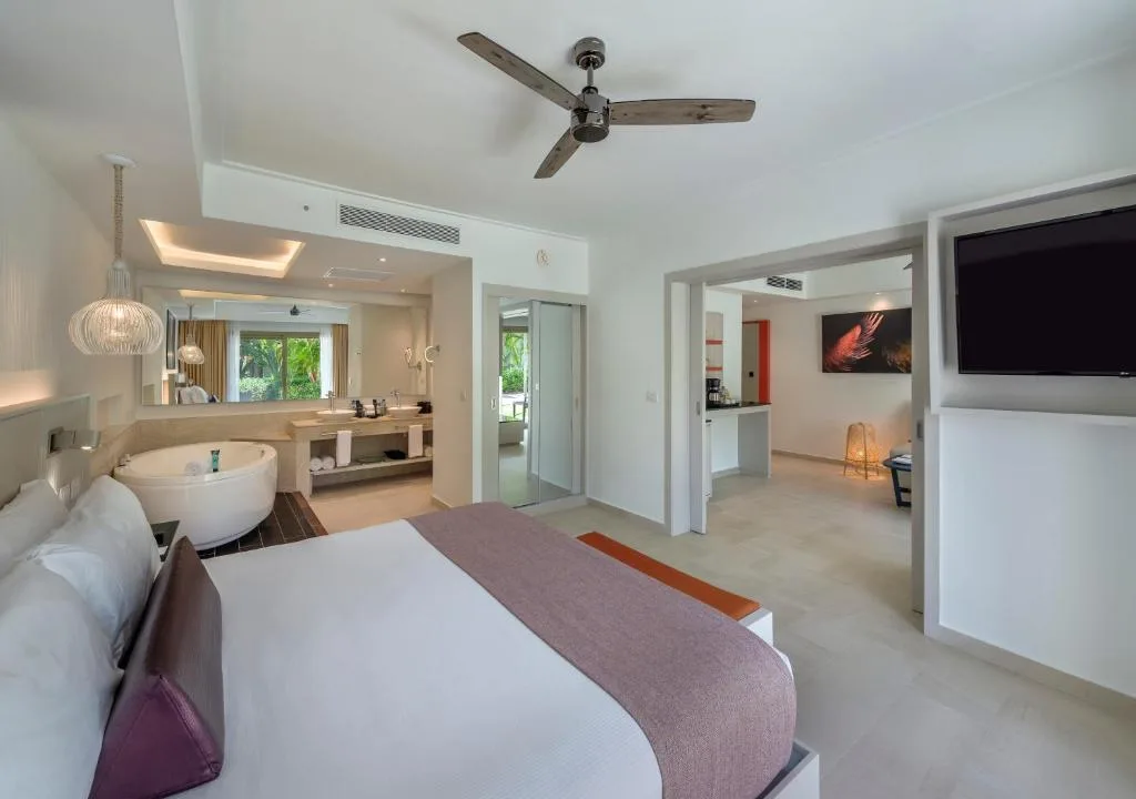 Royalton CHIC Punta Cana, An Autograph Collection All-Inclusive Resort & Casino: another view