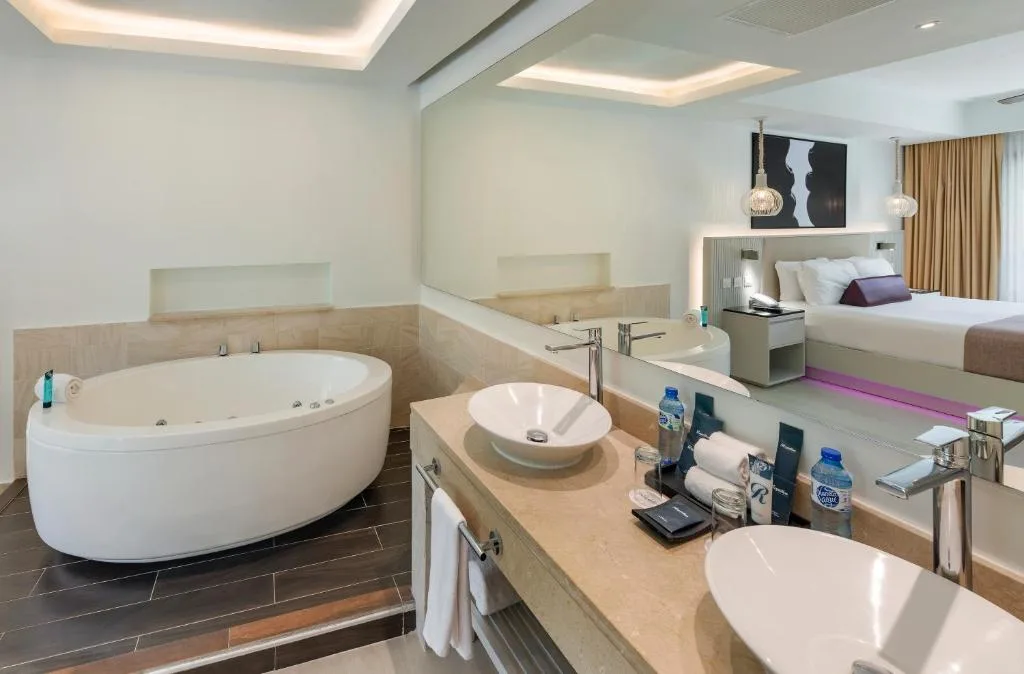Royalton CHIC Punta Cana, An Autograph Collection All-Inclusive Resort & Casino: another view