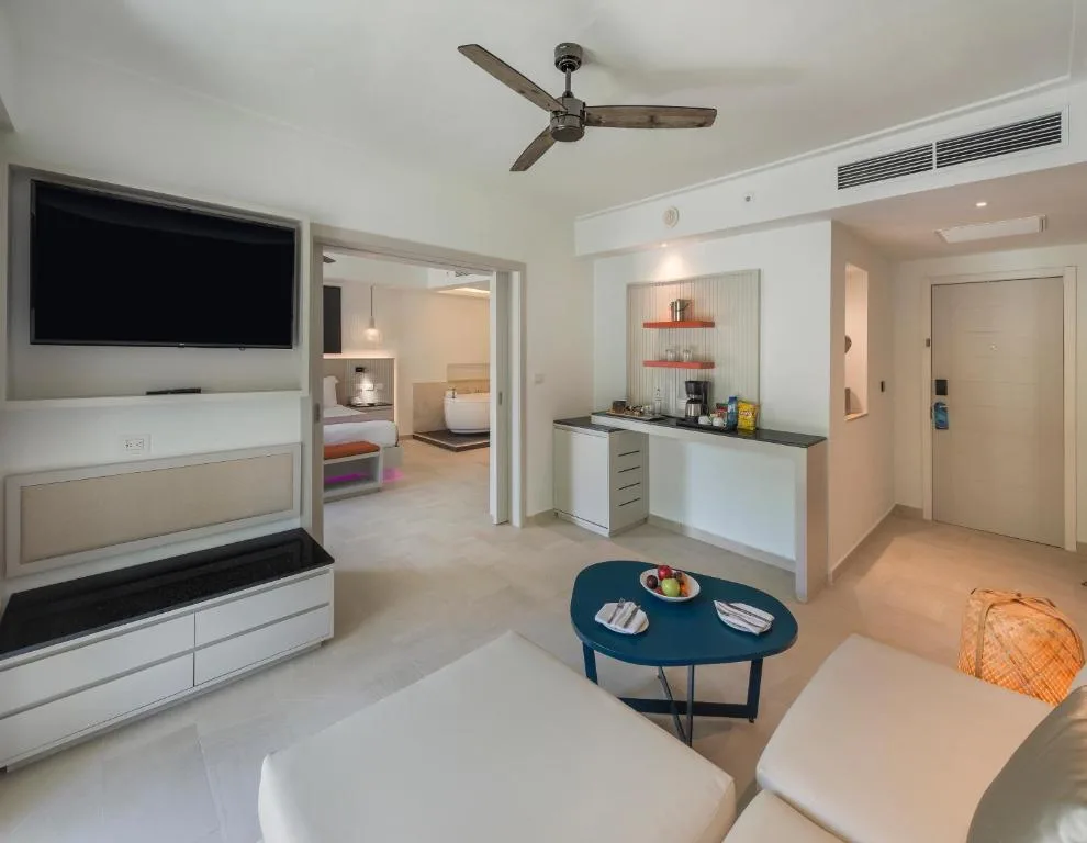 Royalton CHIC Punta Cana, An Autograph Collection All-Inclusive Resort & Casino: another view