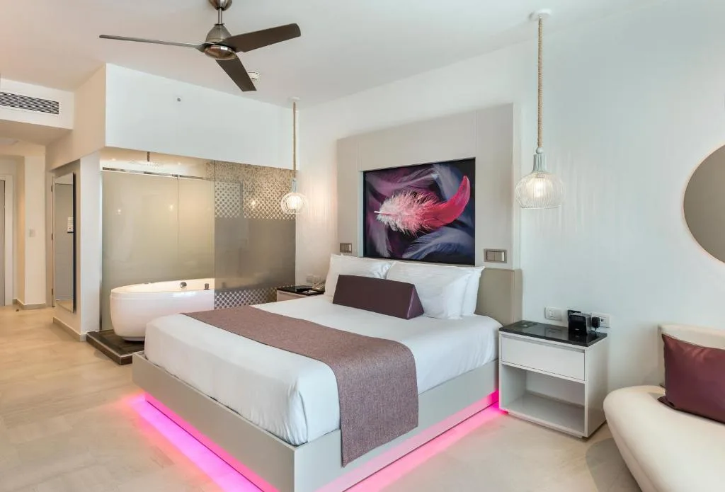 Royalton CHIC Punta Cana, An Autograph Collection All-Inclusive Resort & Casino: another view