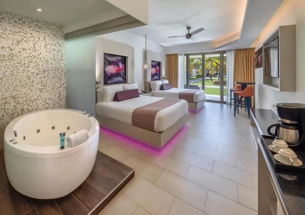 Royalton CHIC Punta Cana, An Autograph Collection All-Inclusive Resort & Casino: another view