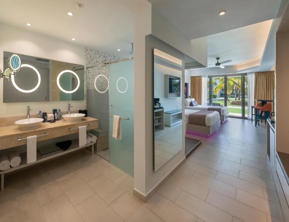 Royalton CHIC Punta Cana, An Autograph Collection All-Inclusive Resort & Casino: another view