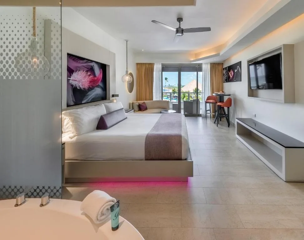 Royalton CHIC Punta Cana, An Autograph Collection All-Inclusive Resort & Casino: another view